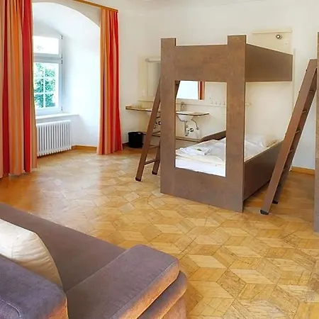 Jugendhaus St. Norbert Hotel 2*