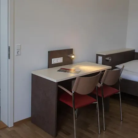 Jugendhaus St. Norbert Hotel 2*